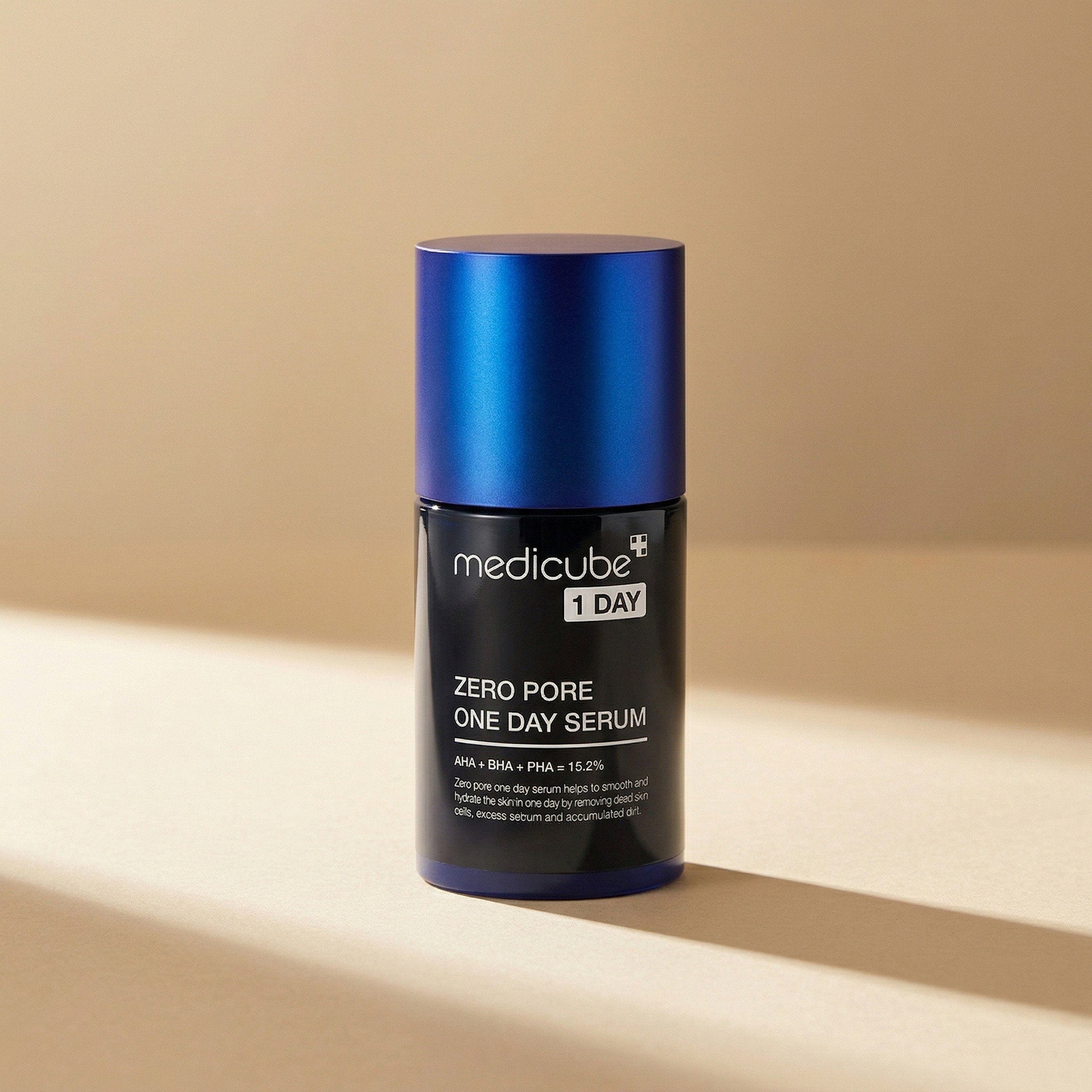 Medicube — Zero Pore One Day Serum 30ml — editorial — fundo bege