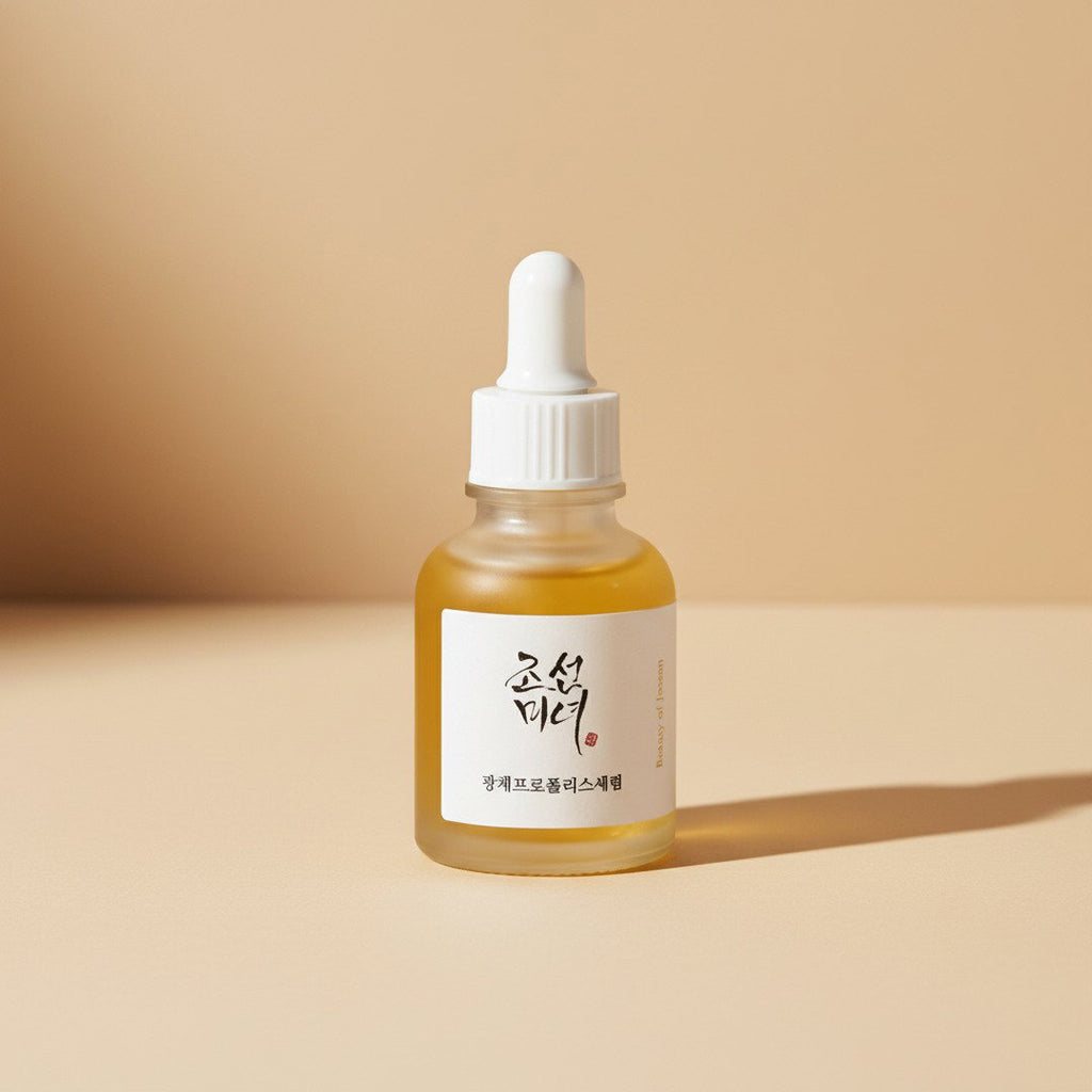 Beauty of Joseon — Glow Serum : Propolis + Niacinamide 30ml — editorial — fundo bege