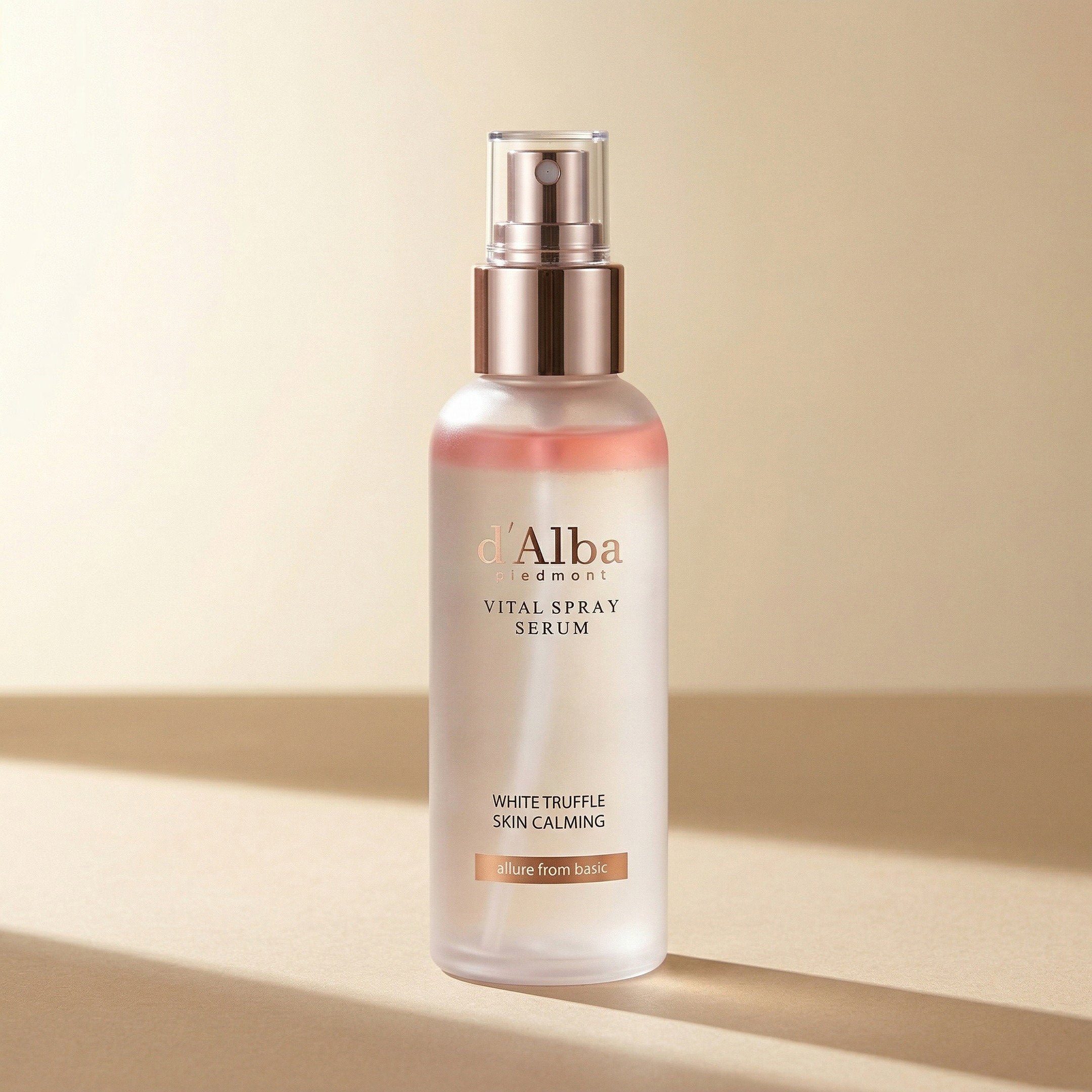 d'Alba — White Truffle Vital Spray Serum 100ml — editorial — fundo bege