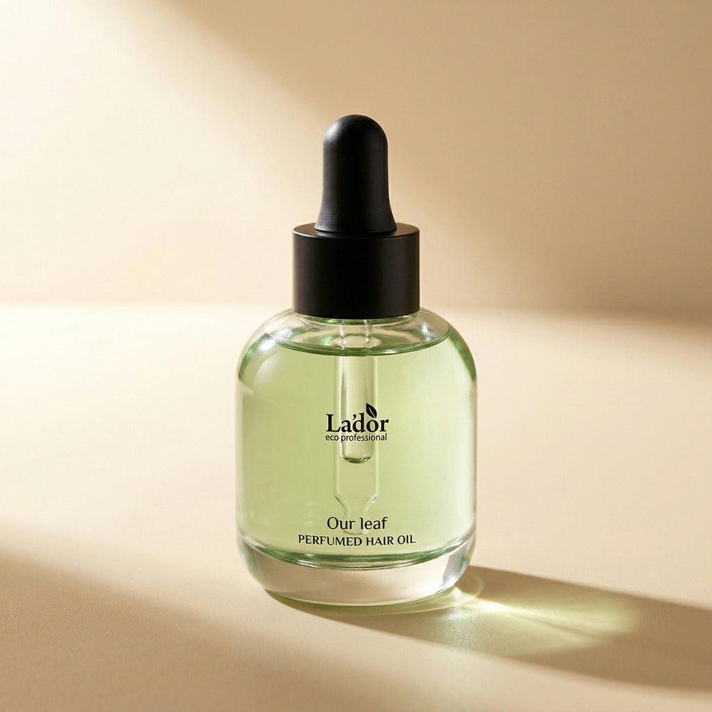 Lador — Perfumed Hair Oil Our Leaf 30ml — editorial — fundo bege