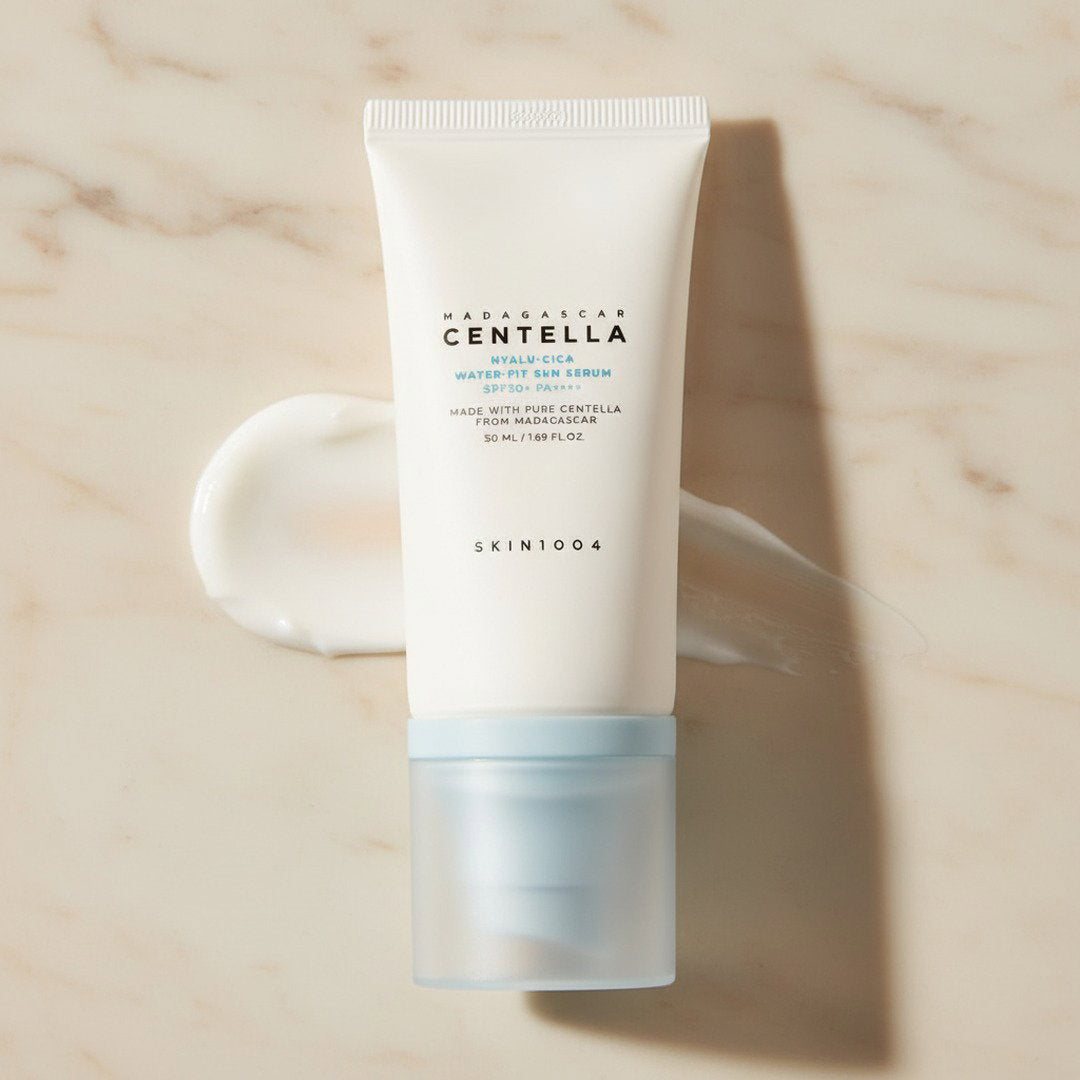 Skin1004 — Madagascar Centella Hyalu-Cica Water-Fit Sun Serum SPF50+ PA++++ 50ml — detalhe da embalagem
