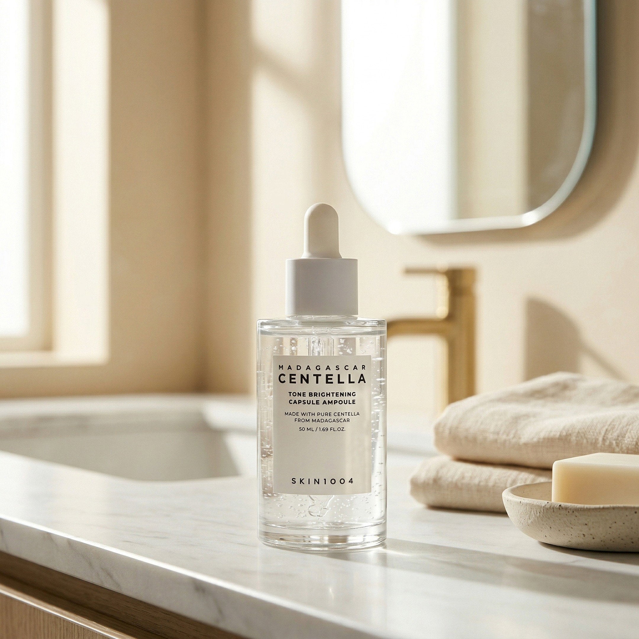 Skin1004 — Madagascar Centella Tone Brightening Capsule Ampoule 50ml — contexto de ritual de skincare