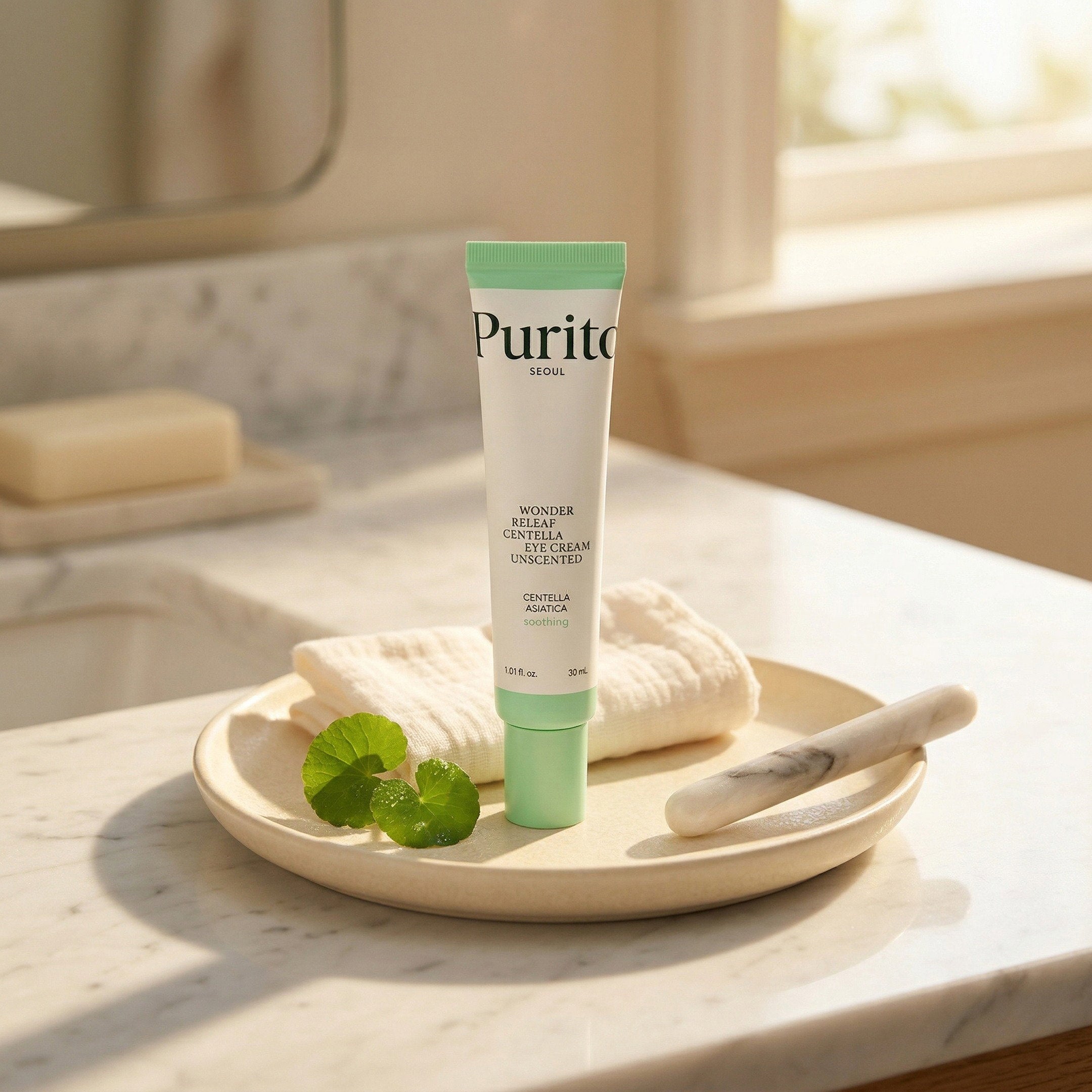 PURITO — Wonder Releaf Centella Eye Cream Unscented 30ml — contexto de ritual de skincare