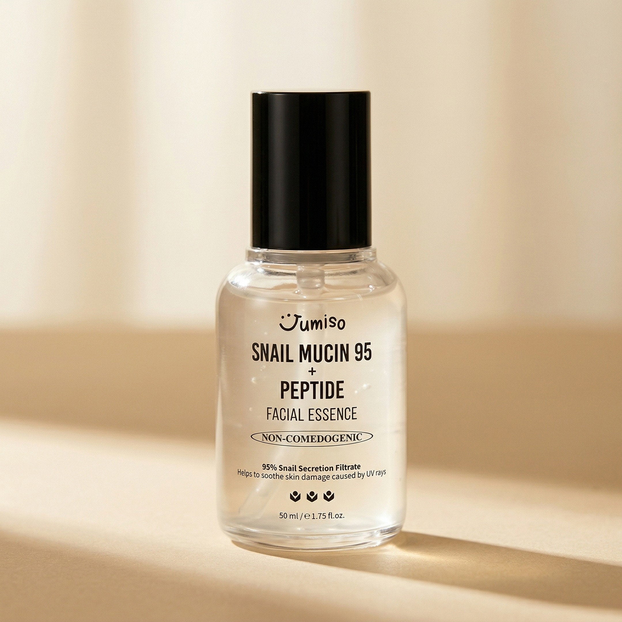 Jumiso — Snail Mucin 95 + Peptide Essence 140ml — editorial — fundo bege