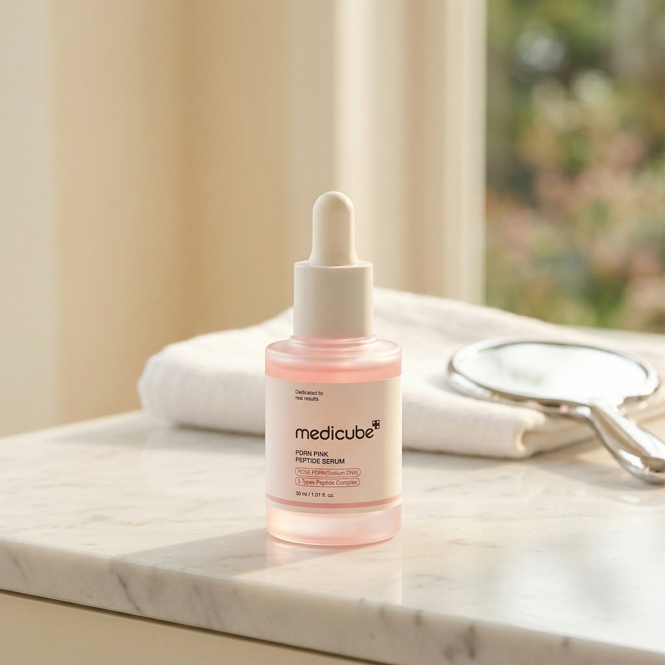 Medicube — PDRN Pink Peptide Serum 30ml — detalhe da embalagem